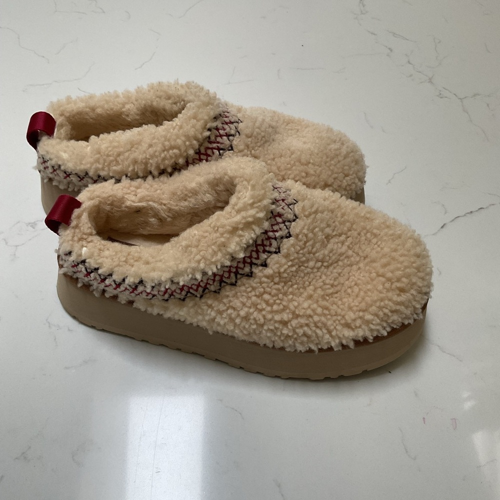 Ugg Tasman Platform Slipper Size 8